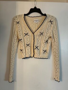 Willow & Wind Cream Knit Cropped Cardigan with Black Trim and Bows